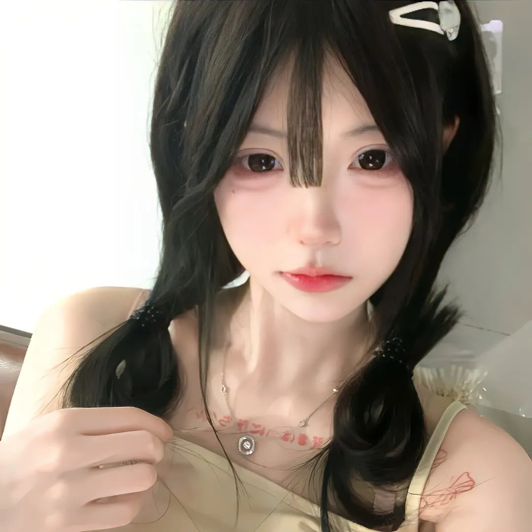 某影后之女被曝隐私外泄，前后半年发布会现场画面流出